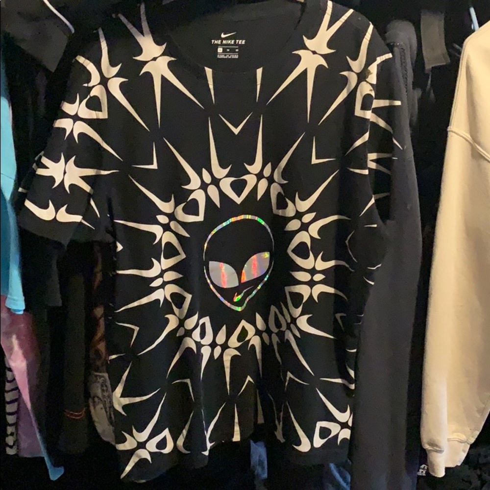 Nike alien tee
